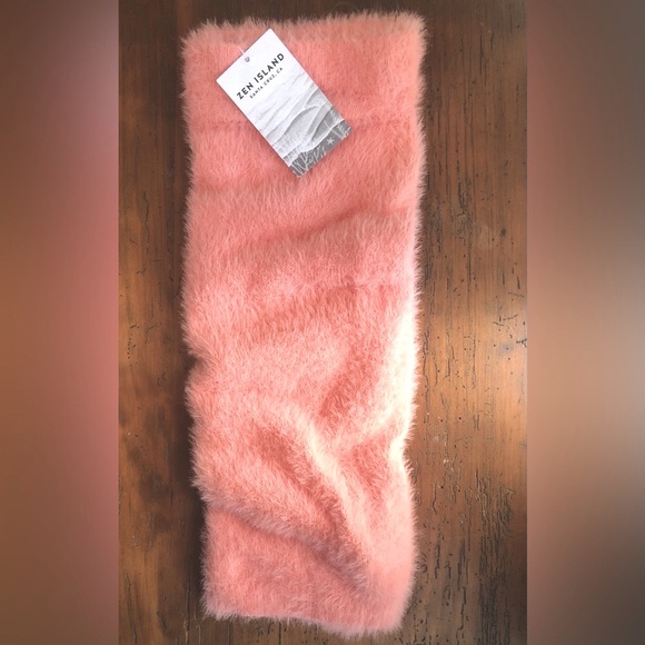 Hot & Delicious fuzzy, knit, eyelash or boucle style in skirt coral pink NEW - Picture 8 of 14